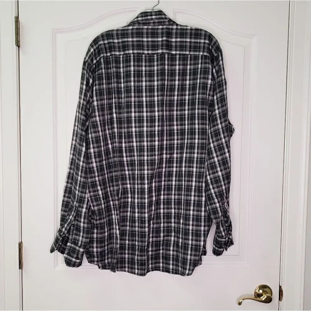 Vertical Sport Button-up Top - Picture 3 of 4